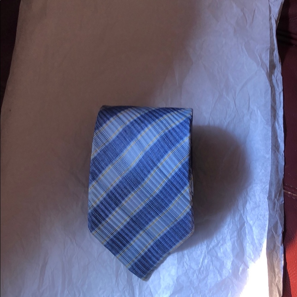 Neck tie in stripes of blue and touch of gold